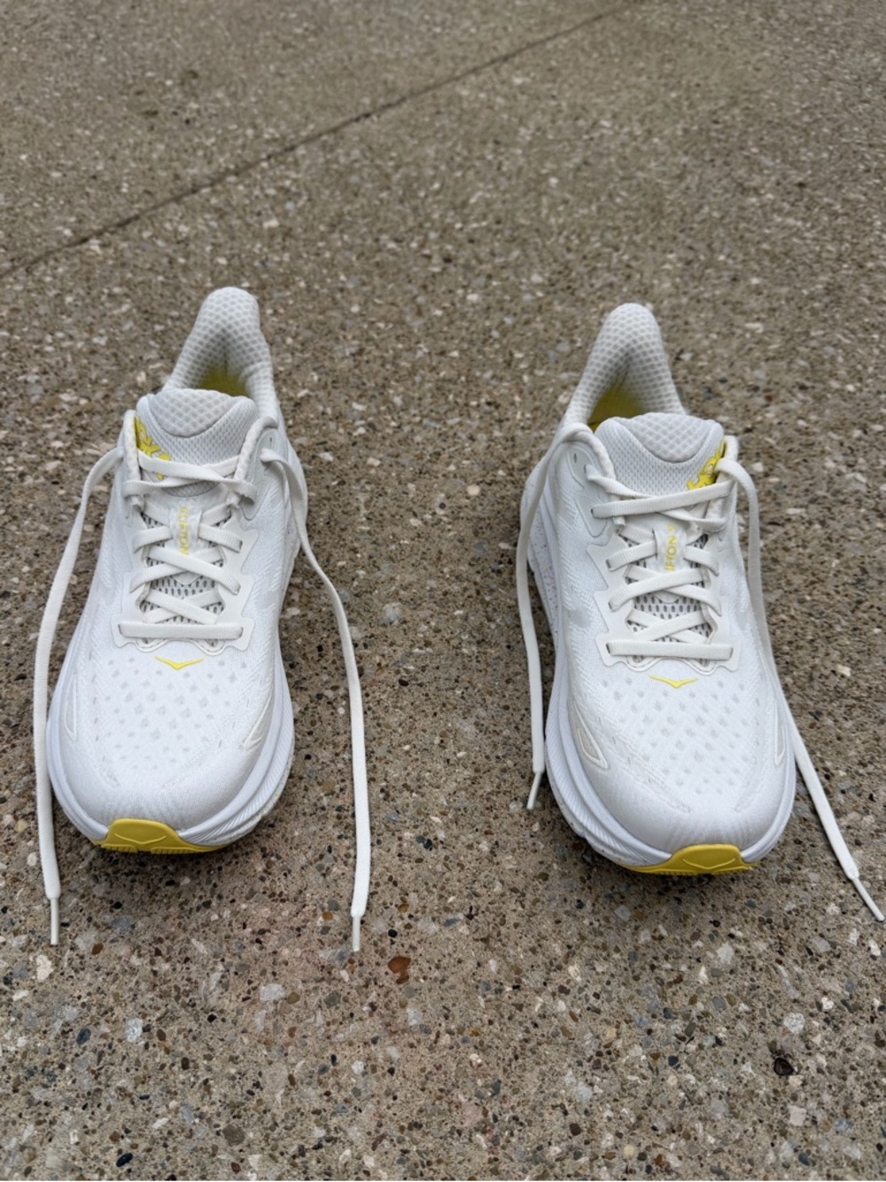Hoka Clifton 9 
White Lemonade